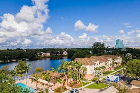 Condominio en alquiler en Hollywood, Florida, 1 dormitorio, 61.22 m2 № 1974522 - foto 2