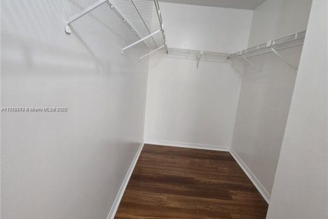 Condominio en alquiler en Hollywood, Florida, 1 dormitorio, 61.22 m2 № 1974522 - foto 11