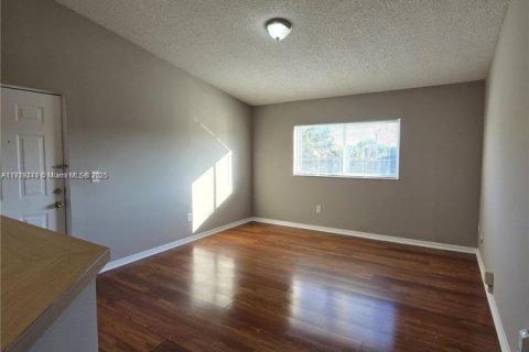 Condominio en alquiler en Hollywood, Florida, 1 dormitorio, 61.22 m2 № 1974522 - foto 7