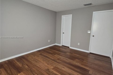 Condominio en alquiler en Hollywood, Florida, 1 dormitorio, 61.22 m2 № 1974522 - foto 4