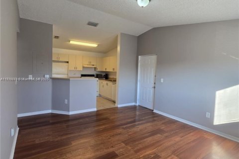 Condominio en alquiler en Hollywood, Florida, 1 dormitorio, 61.22 m2 № 1974522 - foto 3