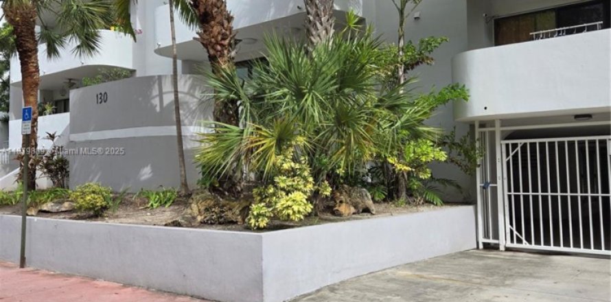 Condo in Miami Beach, Florida, 1 bedroom № 1981508