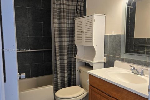 Condo in Miami Beach, Florida, 1 bedroom № 1981508 - photo 5