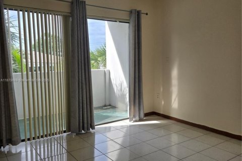 Condo in Miami Beach, Florida, 1 bedroom № 1981508 - photo 3