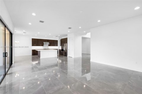 House in Boca Raton, Florida 5 bedrooms, 427.81 sq.m. № 1887840 - photo 14