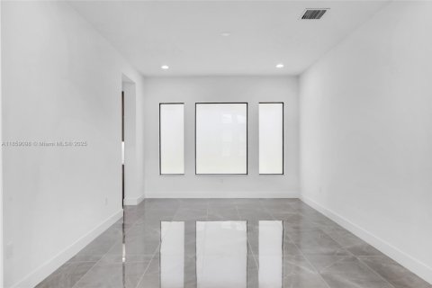 House in Boca Raton, Florida 5 bedrooms, 427.81 sq.m. № 1887840 - photo 11