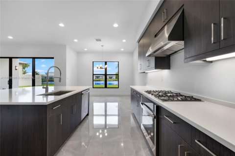 House in Boca Raton, Florida 5 bedrooms, 427.81 sq.m. № 1887840 - photo 20