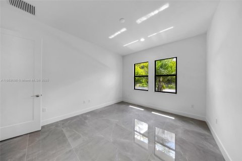 House in Boca Raton, Florida 5 bedrooms, 427.81 sq.m. № 1887840 - photo 23