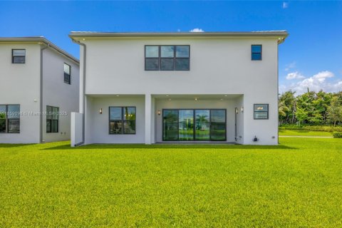 House in Boca Raton, Florida 5 bedrooms, 427.81 sq.m. № 1887840 - photo 29