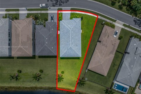 House in Boca Raton, Florida 5 bedrooms, 427.81 sq.m. № 1887840 - photo 5