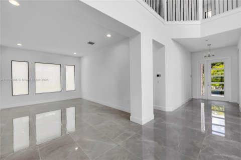 House in Boca Raton, Florida 5 bedrooms, 427.81 sq.m. № 1887840 - photo 10