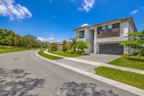 House in Boca Raton, Florida 5 bedrooms, 427.81 sq.m. № 1887840 - photo 2