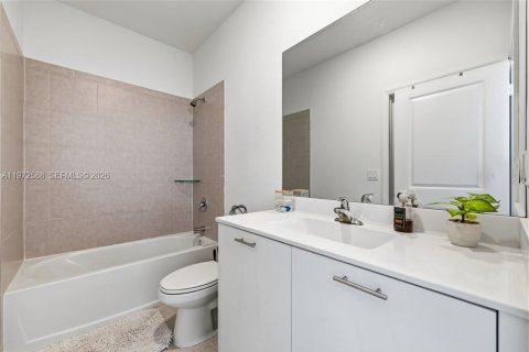 Adosado en venta en Miami, Florida, 3 dormitorios, 123.37 m2 № 2032841 - foto 17