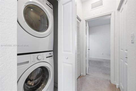 Adosado en venta en Miami, Florida, 3 dormitorios, 123.37 m2 № 2032841 - foto 20