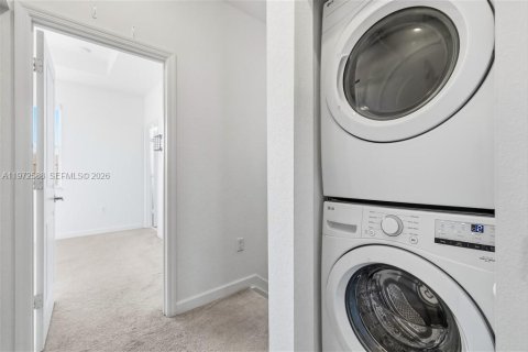 Adosado en venta en Miami, Florida, 3 dormitorios, 123.37 m2 № 2032841 - foto 19