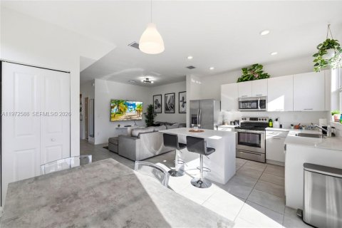 Adosado en venta en Miami, Florida, 3 dormitorios, 123.37 m2 № 2032841 - foto 6