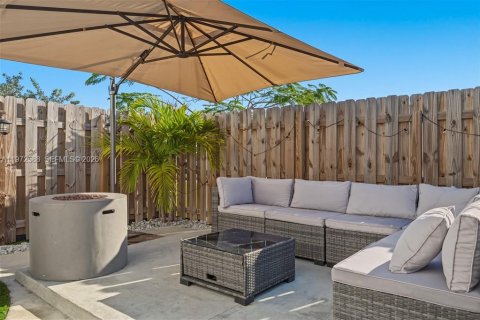 Adosado en venta en Miami, Florida, 3 dormitorios, 123.37 m2 № 2032841 - foto 15