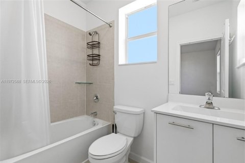 Adosado en venta en Miami, Florida, 3 dormitorios, 123.37 m2 № 2032841 - foto 25