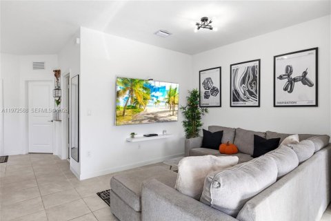 Adosado en venta en Miami, Florida, 3 dormitorios, 123.37 m2 № 2032841 - foto 11