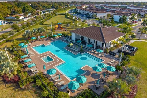 Adosado en venta en Miami, Florida, 3 dormitorios, 123.37 m2 № 2032841 - foto 7