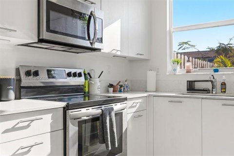 Adosado en venta en Miami, Florida, 3 dormitorios, 123.37 m2 № 2032841 - foto 9