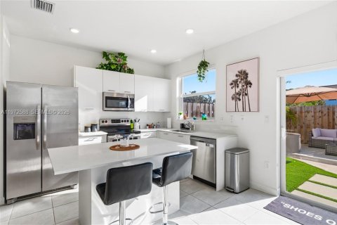 Adosado en venta en Miami, Florida, 3 dormitorios, 123.37 m2 № 2032841 - foto 3