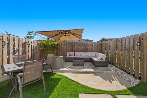 Adosado en venta en Miami, Florida, 3 dormitorios, 123.37 m2 № 2032841 - foto 14