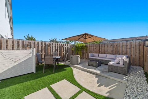 Adosado en venta en Miami, Florida, 3 dormitorios, 123.37 m2 № 2032841 - foto 13