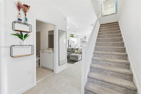 Adosado en venta en Miami, Florida, 3 dormitorios, 123.37 m2 № 2032841 - foto 12