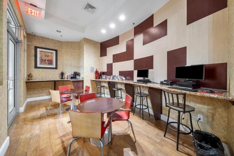 Copropriété à louer à Hollywood, Floride: 3 chambres, 137.5 m2 № 1822137 - photo 23