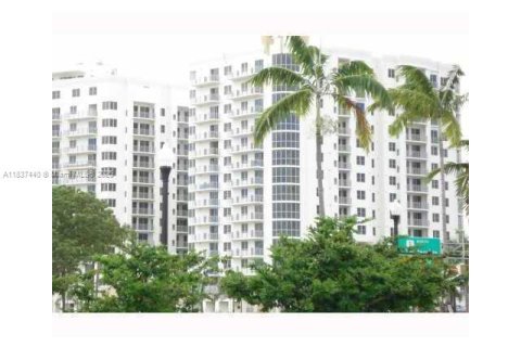 Copropriété à louer à Hollywood, Floride: 3 chambres, 137.5 m2 № 1822137 - photo 1