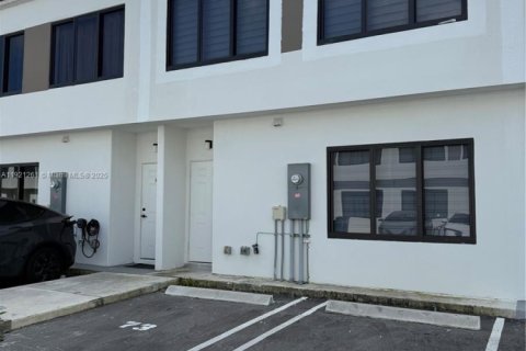 Townhouse in Homestead, Florida 4 bedrooms, 129.88 sq.m. № 2039674 - photo 14