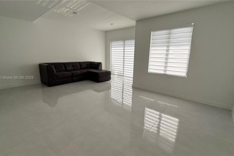 Townhouse in Homestead, Florida 4 bedrooms, 129.88 sq.m. № 2039674 - photo 10