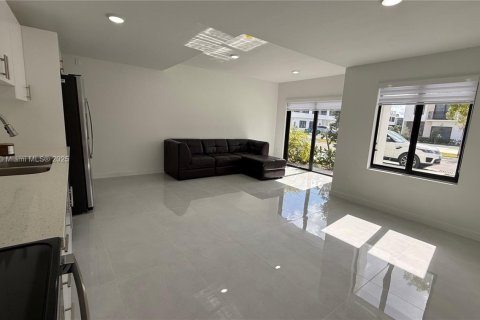 Townhouse in Homestead, Florida 4 bedrooms, 129.88 sq.m. № 2039674 - photo 2