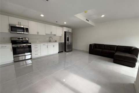 Townhouse in Homestead, Florida 4 bedrooms, 129.88 sq.m. № 2039674 - photo 9