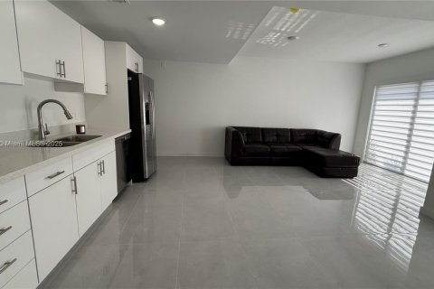 Townhouse in Homestead, Florida 4 bedrooms, 129.88 sq.m. № 2039674 - photo 3