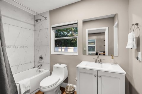 Villa ou maison à vendre à Fort Lauderdale, Floride: 3 chambres, 116.87 m2 № 2273906 - photo 13