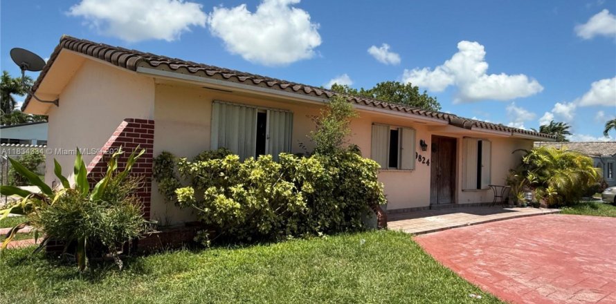 Immobilier commercial à Miami, Floride 1 chambre, 180.23 m2 № 1814045