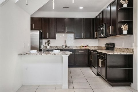Townhouse in Orlando, Florida 4 bedrooms, 156.26 sq.m. № 1822915 - photo 11