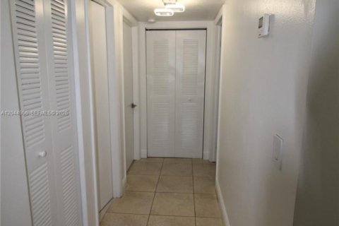 Copropriété à louer à Miami, Floride: 2 chambres, 91.51 m2 № 2283134 - photo 5