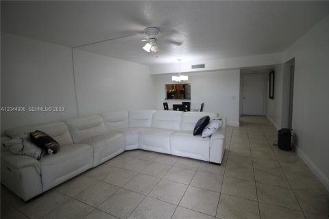 Copropriété à louer à Miami, Floride: 2 chambres, 91.51 m2 № 2283134 - photo 3