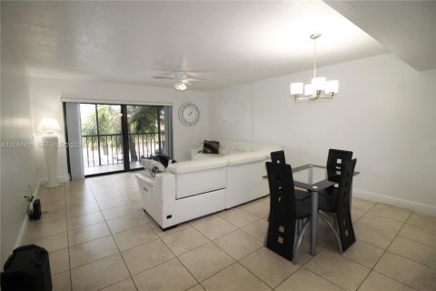 Copropriété à louer à Miami, Floride: 2 chambres, 91.51 m2 № 2283134 - photo 2