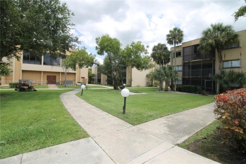 Copropriété à louer à Miami, Floride: 2 chambres, 91.51 m2 № 2283134 - photo 14