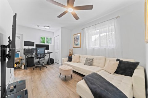 Casa en venta en North Miami Beach, Florida, 4 dormitorios, 224.54 m2 № 1855304 - foto 3