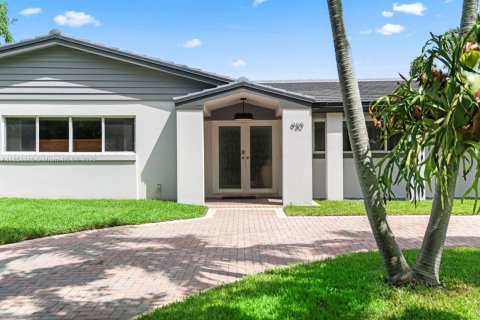 Casa en venta en North Miami Beach, Florida, 4 dormitorios, 224.54 m2 № 1855304 - foto 1