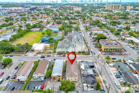 Commercial property in Miami, Florida 562.24 sq.m. № 2068294 - photo 9