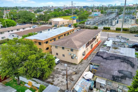 Commercial property in Miami, Florida 562.24 sq.m. № 2068294 - photo 5