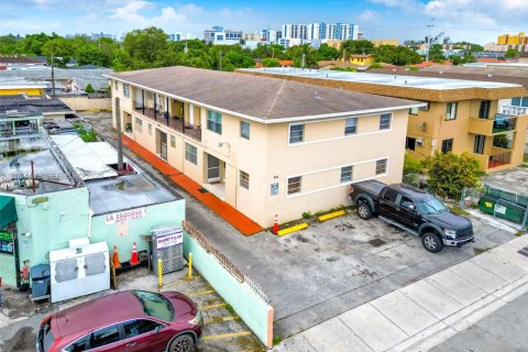 Commercial property in Miami, Florida 562.24 sq.m. № 2068294