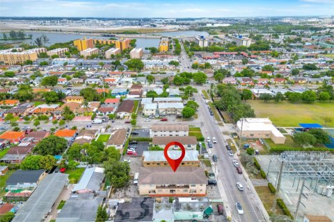 Commercial property in Miami, Florida 562.24 sq.m. № 2068294 - photo 10