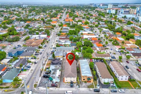 Commercial property in Miami, Florida 562.24 sq.m. № 2068294 - photo 7